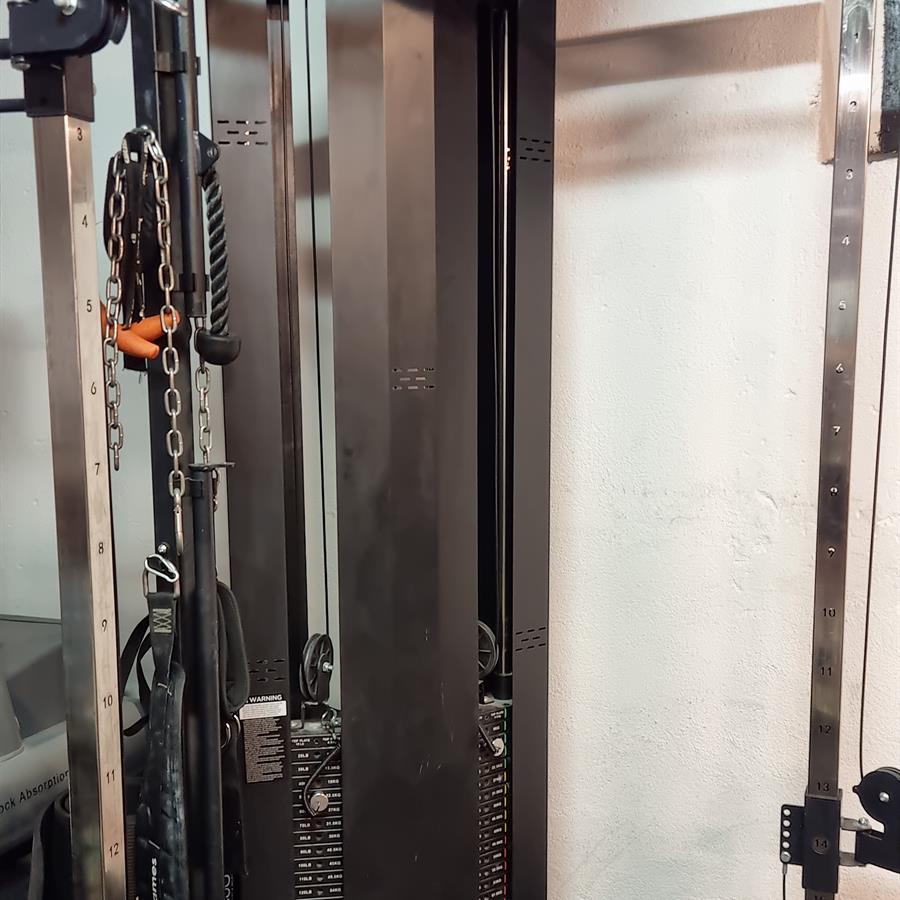 Cable crossover machine
